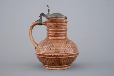 A lot of 3 saltglazed stoneware jugs incl. a Raeren pilgrim's flask or gourd, 17th and 19th C.